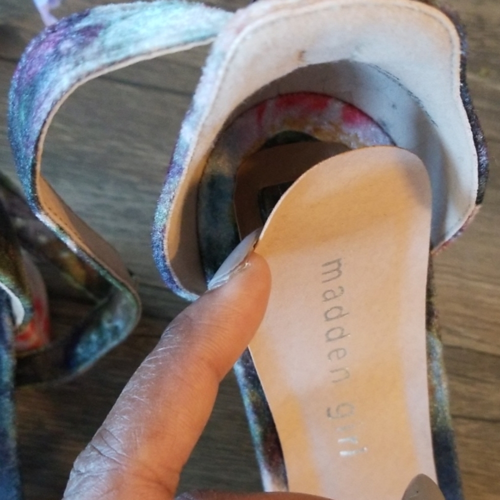 😍😍Madden Girl Brrenna Floral Block Heel Sandal - Picture 5 of 8